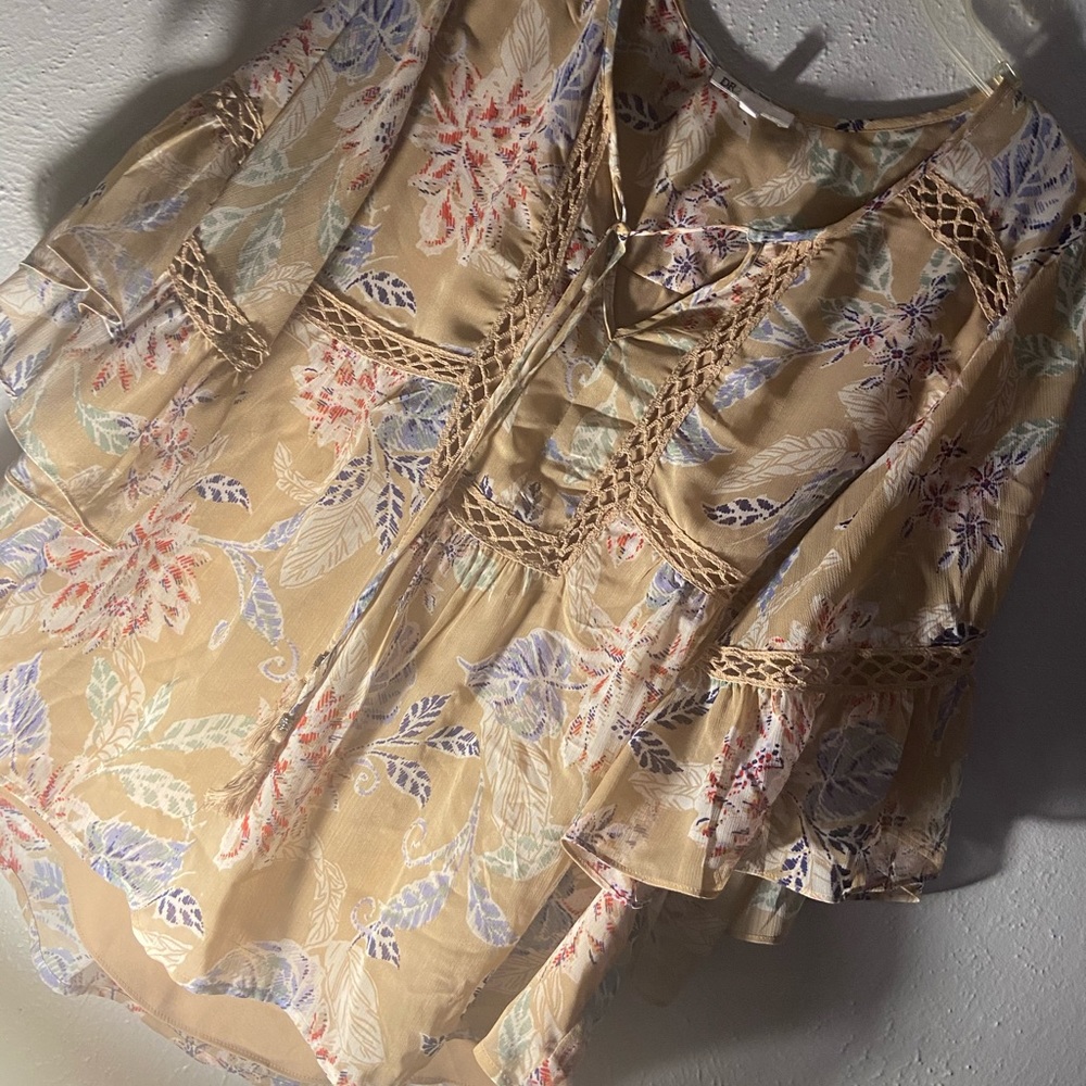 Nude blouse , with flowers